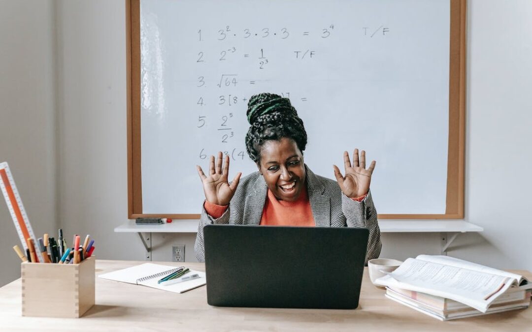 Découvrez les avantages et les inconvénients d&rsquo;une formation à distance pour devenir consultant en bilan de compétences